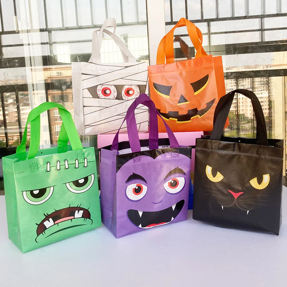 

5 PCS Halloween Non-Woven Treat Bags Pumpkin Ghost Bat Mummy Monster Cat Pattern Totes Bag Trick or Treat Halloween Party Favor