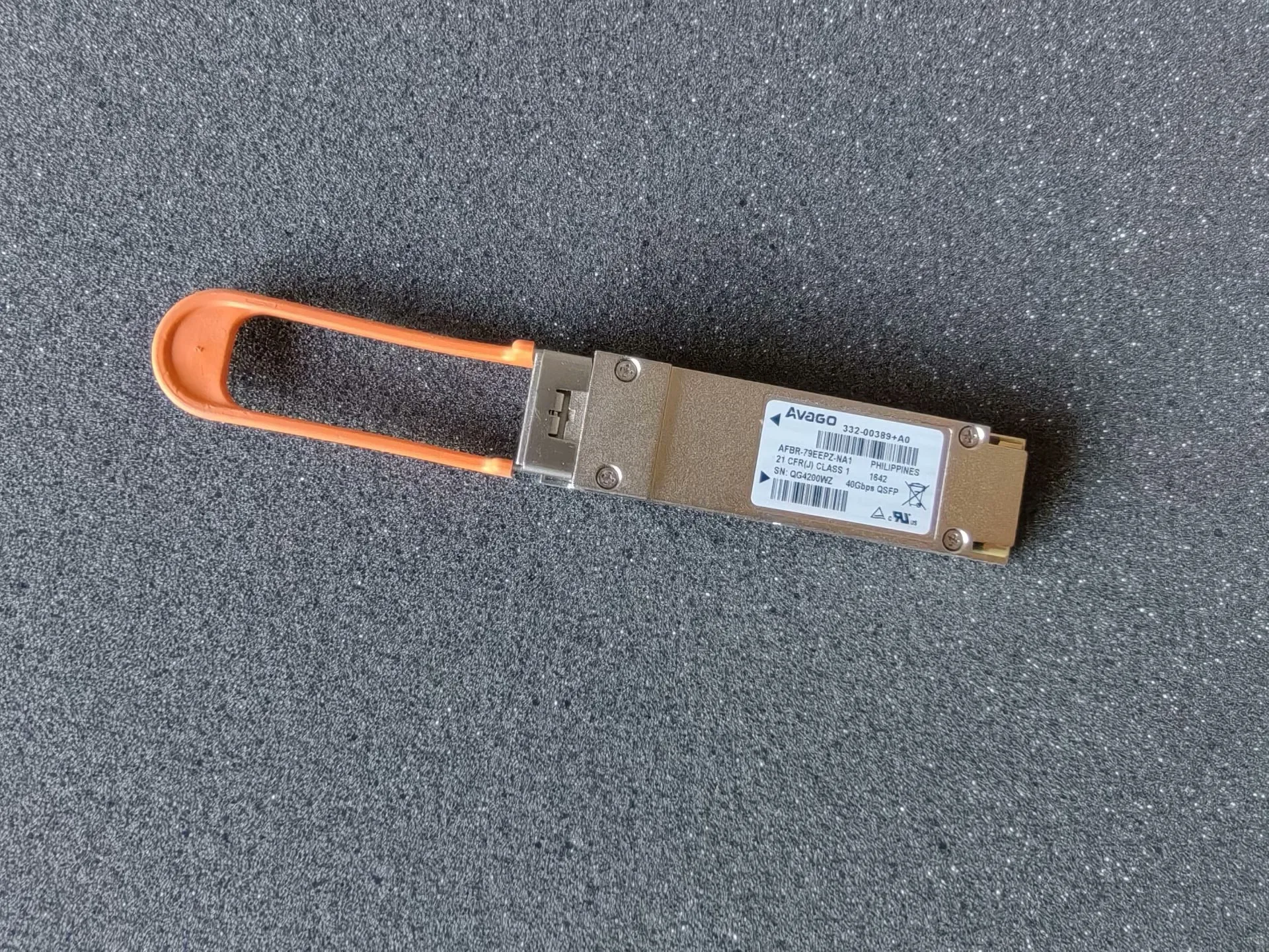 1PCS NetAPP X65401 332-00389 40Gbps QSFP 332-00389+A0 AFBR-79EEPZ-NA1 Avago 40G QSFP Fiber Optical Module