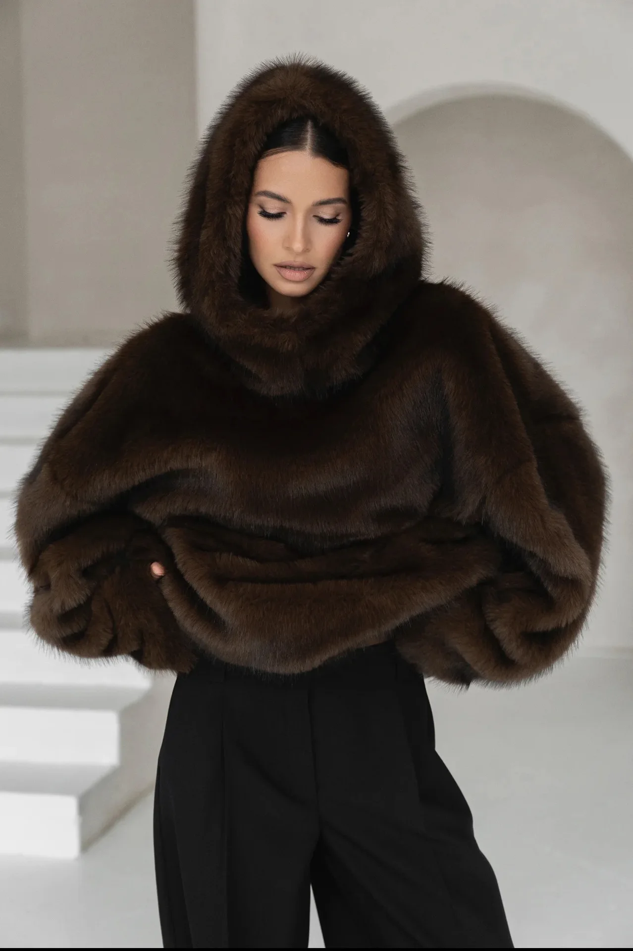 2026 Jaket Bulu Imitasi Wanita Model Fox Coat Berkerudung Pendek Tebal Hangat Y2k Streetwear Jaket Kerja Luaran Musim Gugur Musim Dingin
