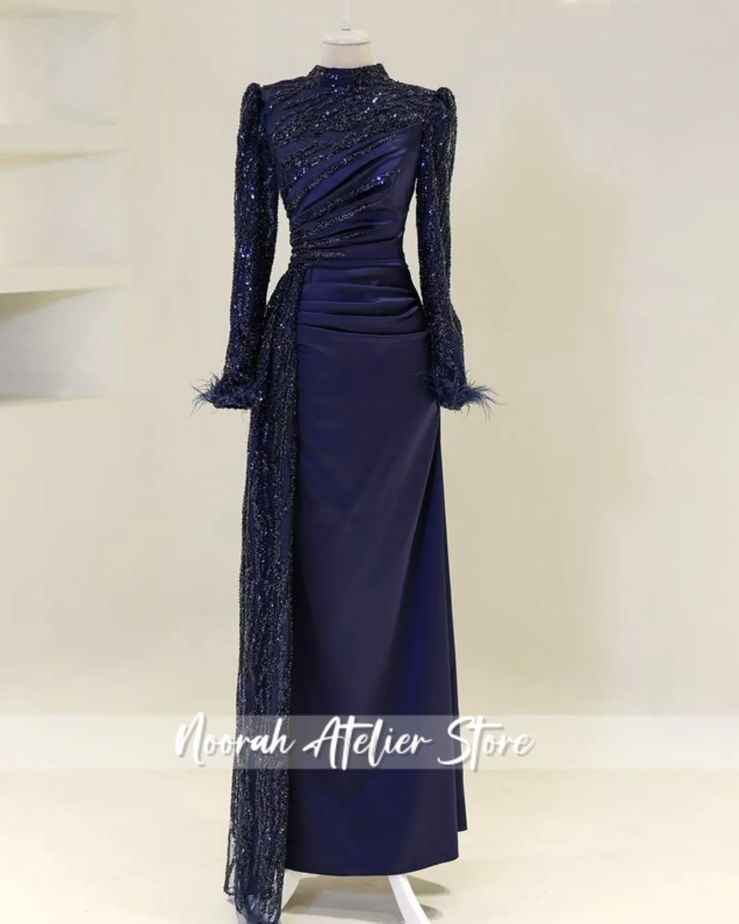 فساتين سهرة إسلامية دبي باللون الأخضر اللامع 2025 بأكمام ريش فساتين زفاف فستان حفلات فستان رسمي مخصص