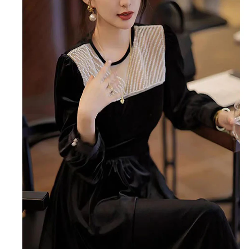 Frühling und Herbst Neue Modische Rundhals aushöhlen + Perle + Mesh Spleißen Samt Schwarz A-line Kleid Frauen S-XL