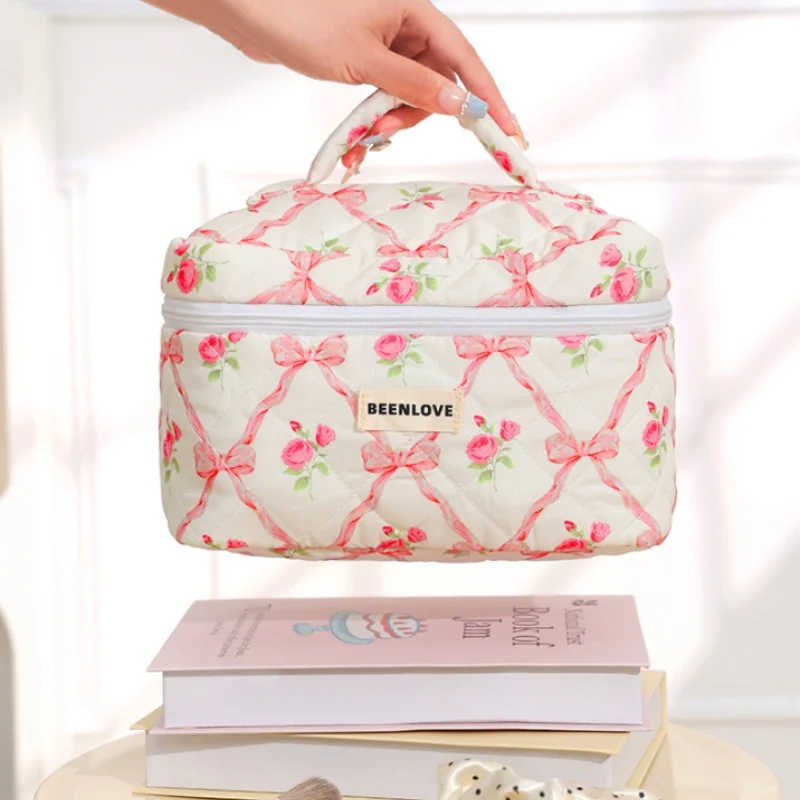 

Korean Style Cute Bow Flower Quilted Makeup Bag Women Portable Cosmetics Storage Bag Girls Skincare Toiletry high value Bag