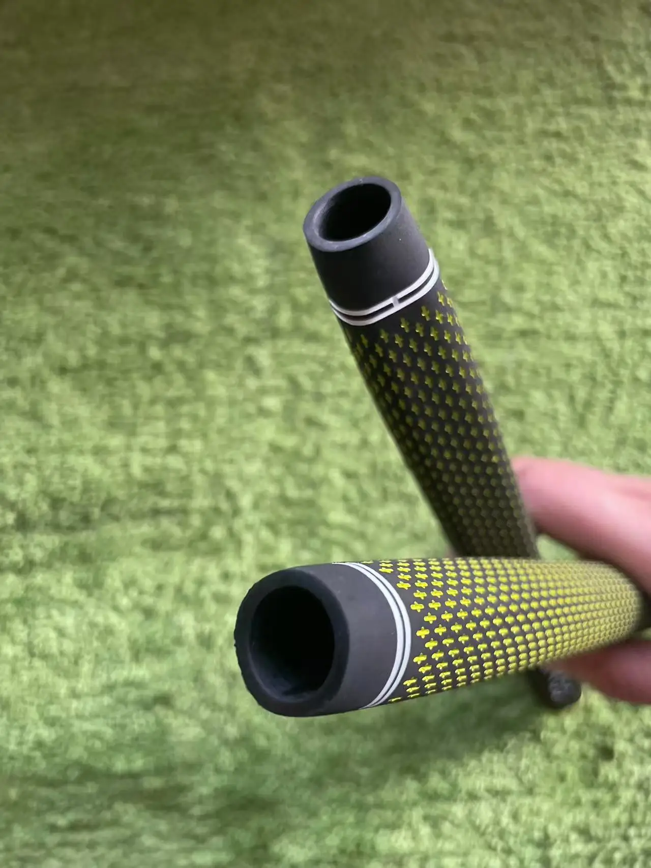 مخزون جاهز قطعة واحدة من مقبض مضرب الجولف مادة مطاطية لون أصفر