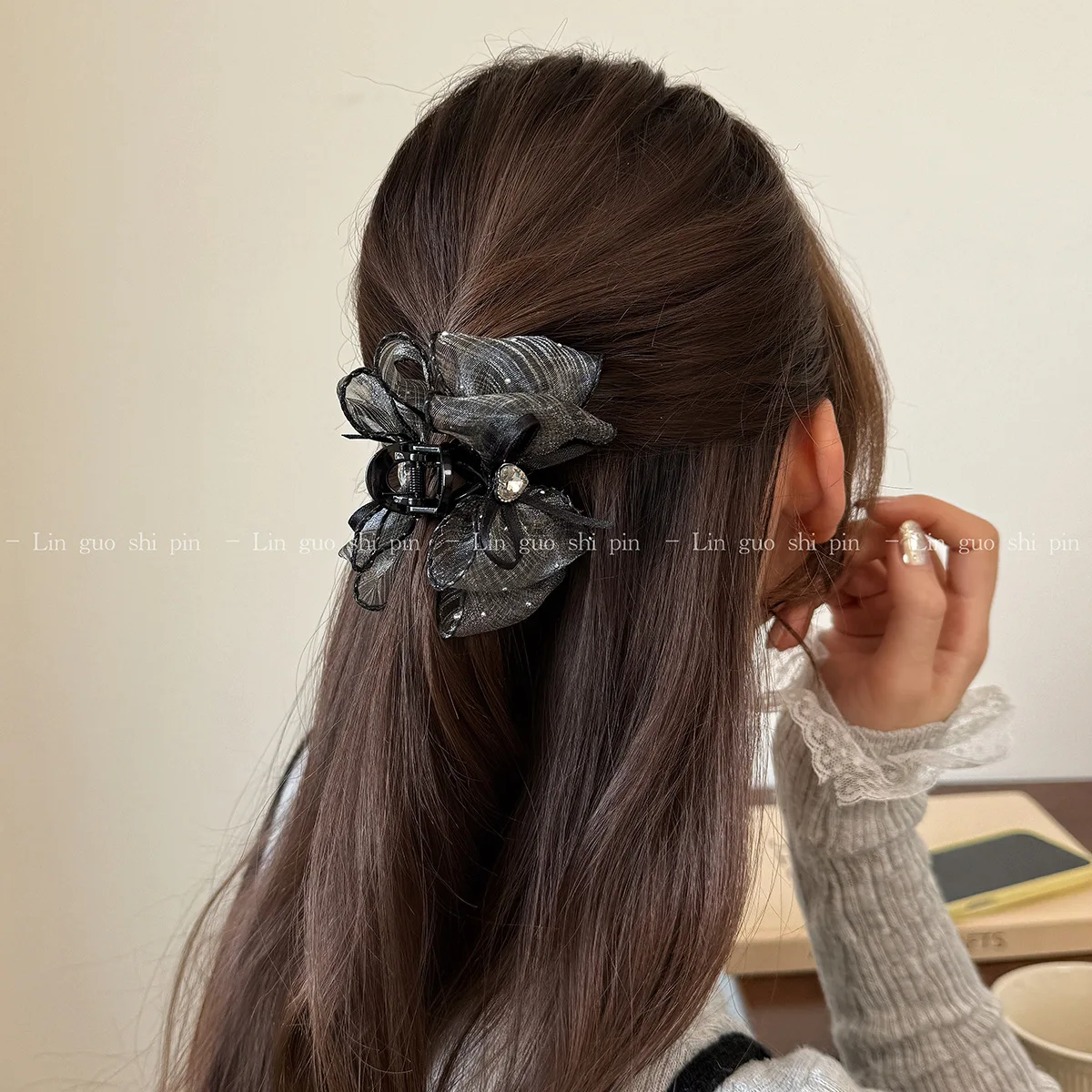 Hot Selling Bubble Mesh Hair Claw Large Bow Shark Clip for Women Back of Head Half Up Bun Holder Elegant Volumizing
