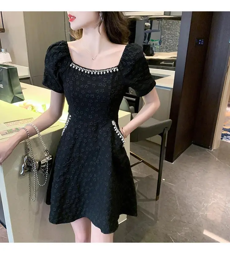 cute dresses for 18 year olds The 18 year old me would be shocked to learn that I have actually found long dresses very cute and suitable for me. I remember when I thought the longest dress I