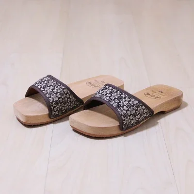 

Women's Wood Anti-Slip Flat Heel Summer Sandals Causal Beach Slippers Geta Cosplay Shoes