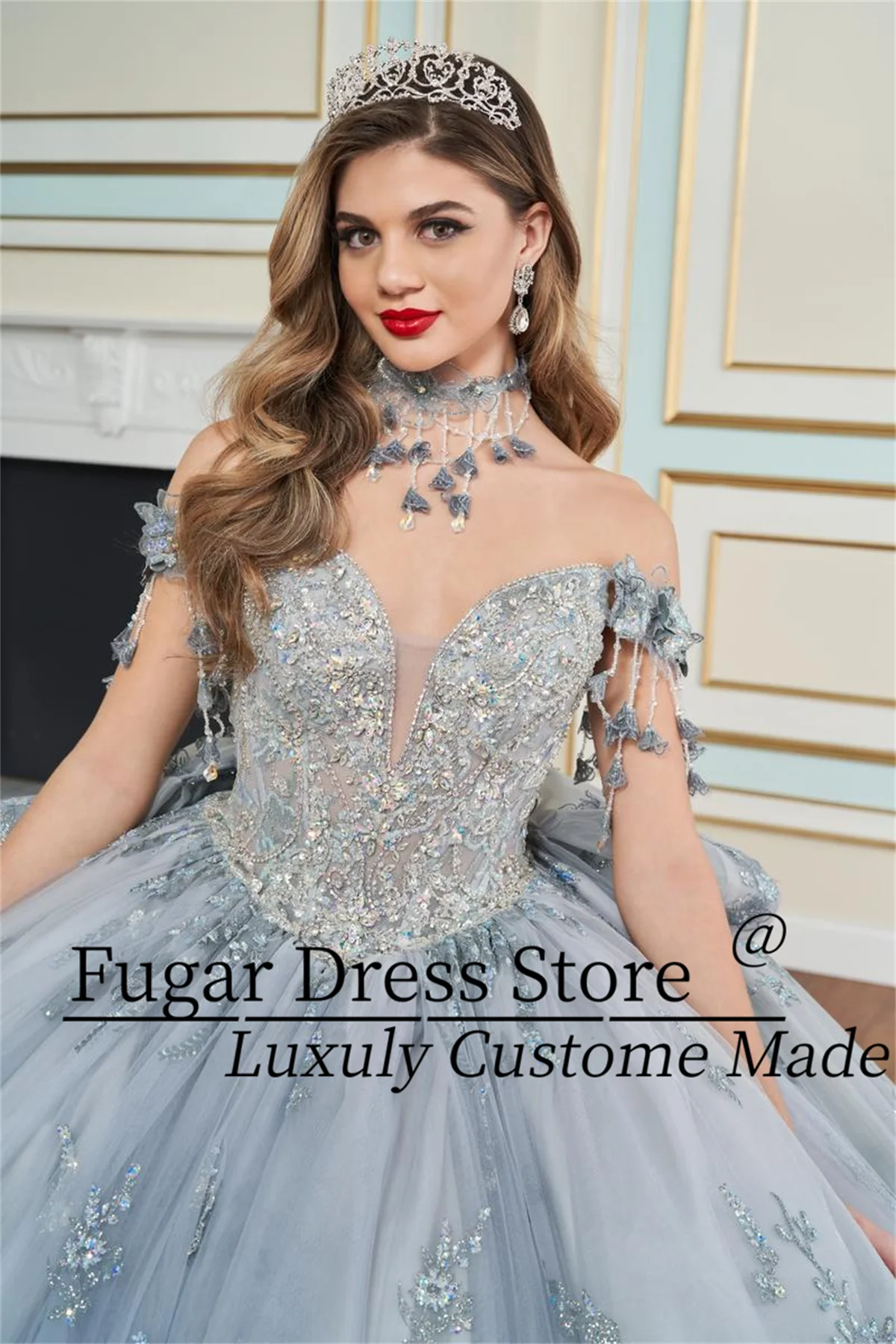 

Элегантные платья Quinceanera по индивидуальному заказу. Изысканные 3D цветочные наклейки. Украшение из сверкающего камня. Вышивка бисером.