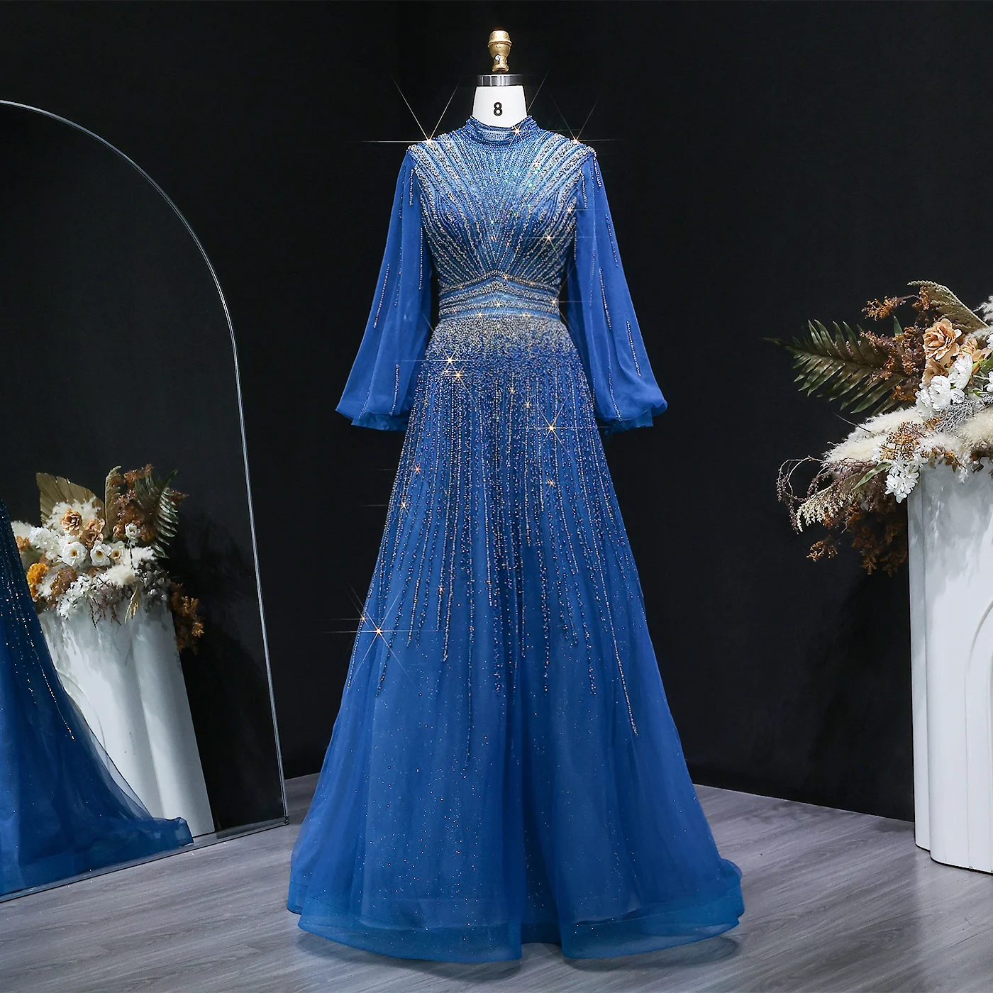 Sharon Said Plus Size Blaues Abendkleid mit hohem Kragen und langen Ärmeln, mit Kristallperlen, schwarze Hochzeits-Partykleider SS012, maßgeschneidert. – Detail 4