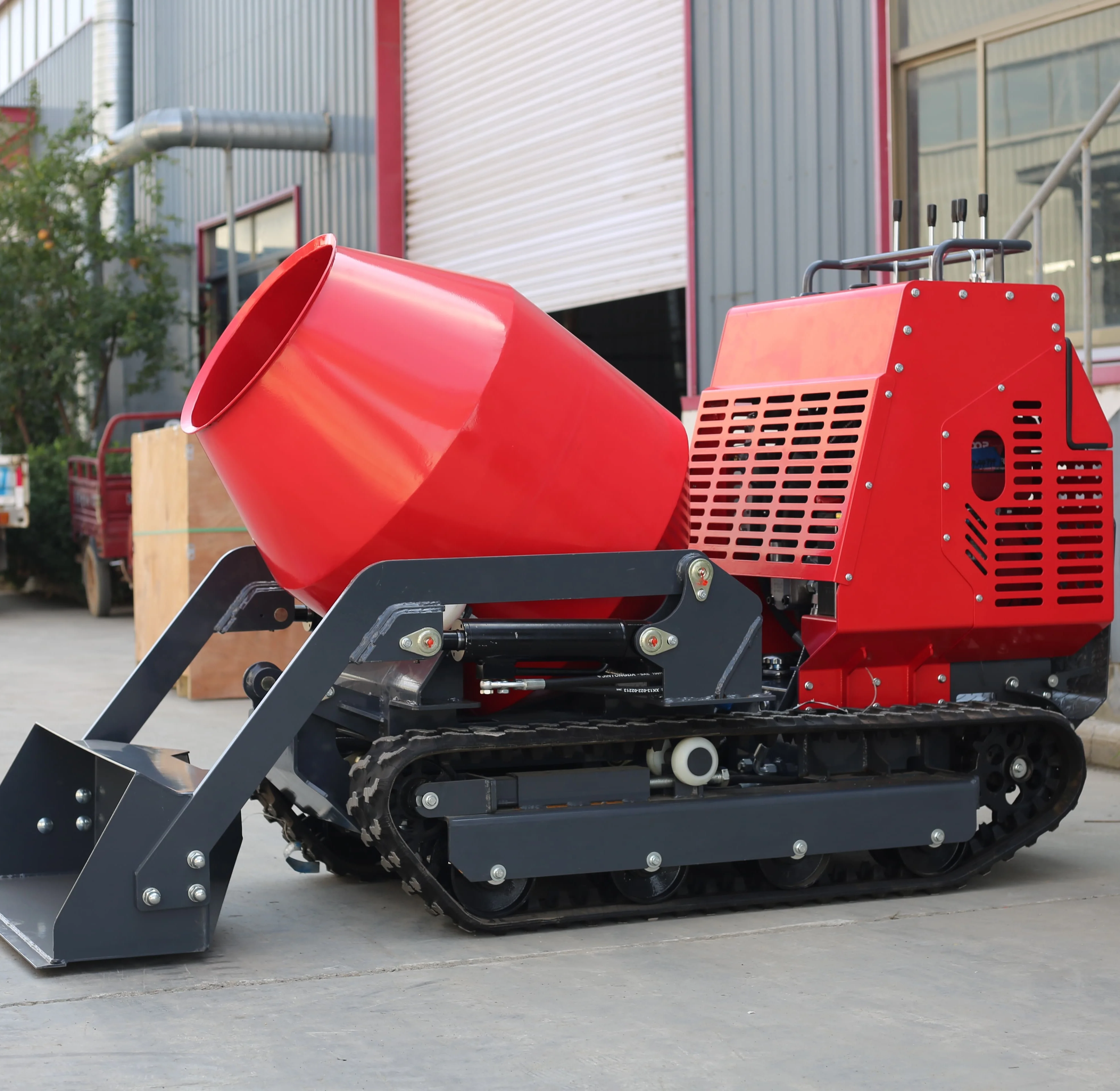 شاحنة قلابة ذات مسار متعدد الوظائف، دلو كبير، ناقل قلابة أمامية #1