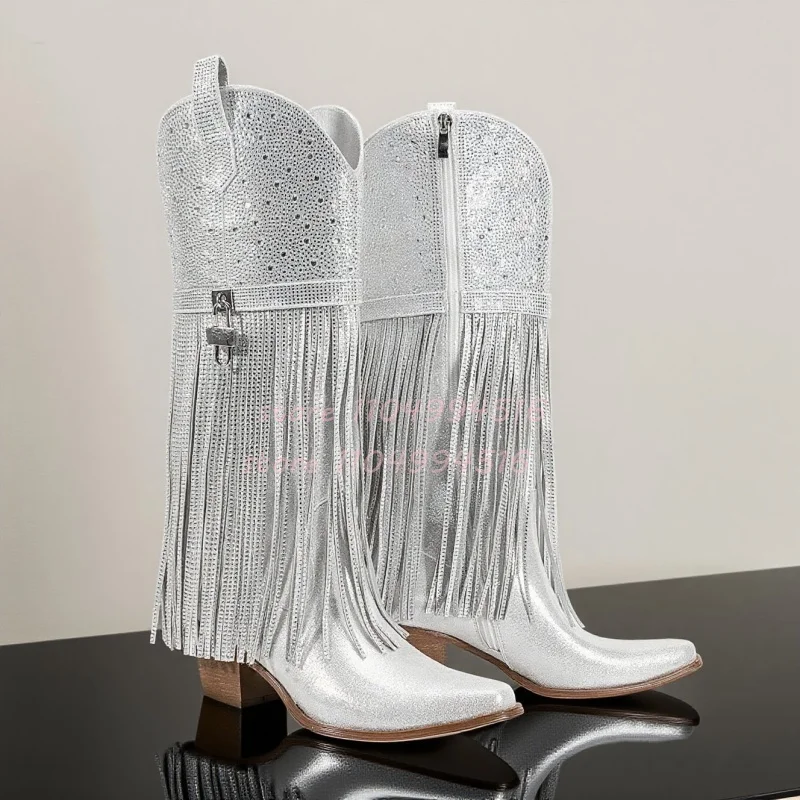 Botas largas con flecos y diamantes de imitación en punta plateada, Sandalias de tacón grueso ostentosas con hebilla de Metal, botas sexis de tacón alto para fiesta de pollito caliente para mujer