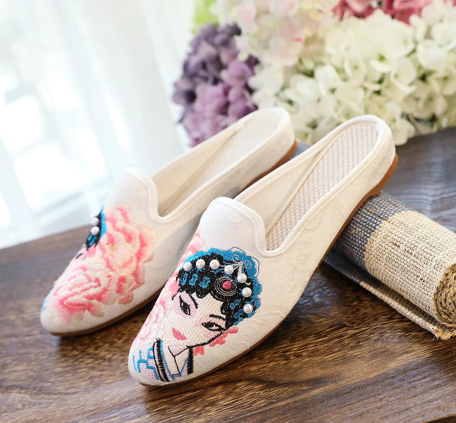 Unique Ethnic Cotton Slipper Pointy Fashion Chinese National Style Embroidered Cloth Shoe Women Oriental Trend Shoes