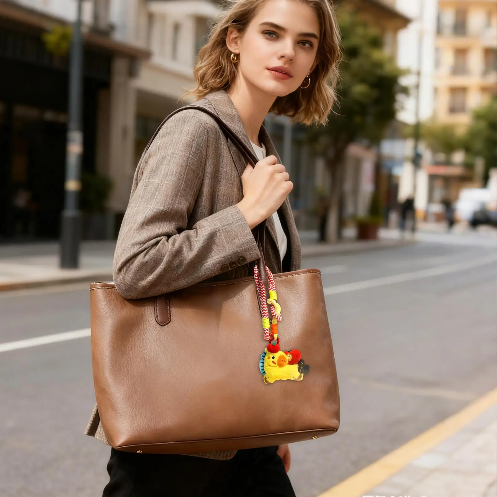 Cavalo de pelúcia carro pendurado ornamento espelho retrovisor decoração ano do cavalo saco acessórios viagem segurança charme presentes de ano novo