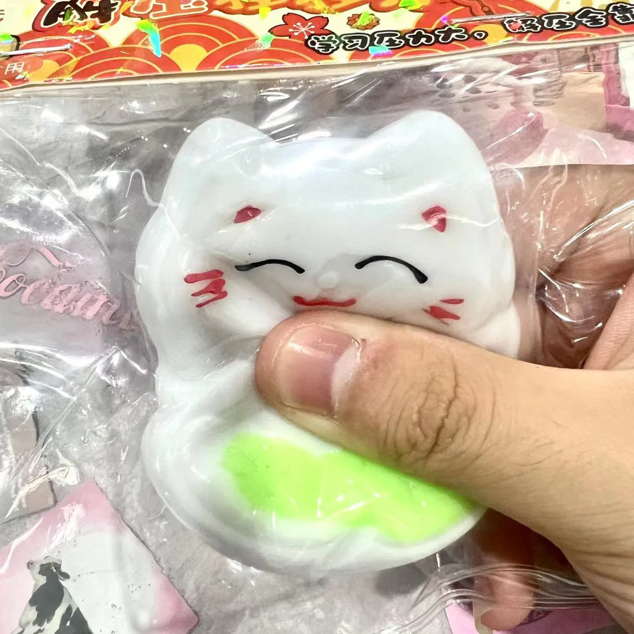 Lucky Cat Squishy Stress Relief Toy – Slow-Rebound Sensory Fidget with Fish, Lightweight Non-Toxic Squeezable Comfort Grip, Cute Design for Anxiety Relaxation, Portable for Office Home Travel, Must-Have Gift for Teens Kids