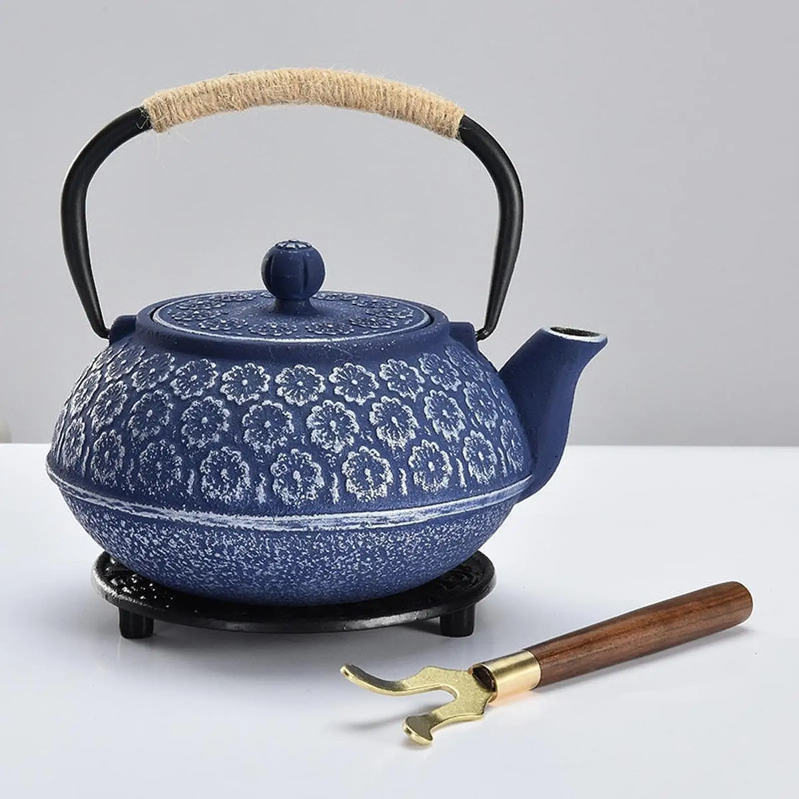 

Japanese Cast Iron Teapot 900ml Traditional Floral Pattern Tea Maker Japanese
