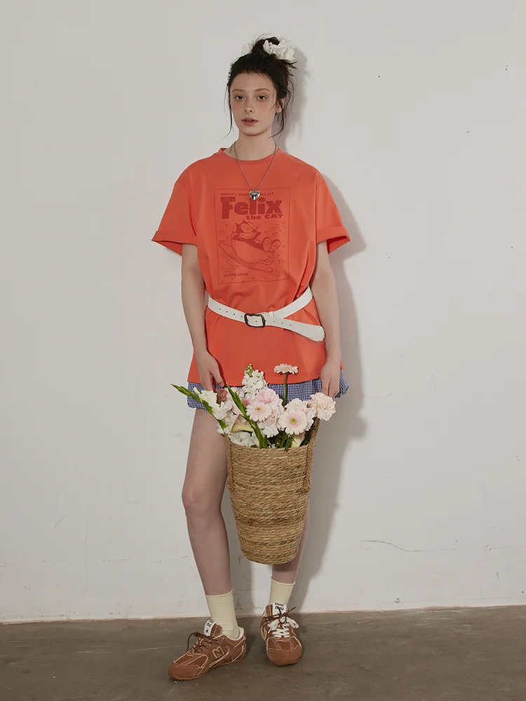 

Женская летняя футболка Lofi из чистого хлопка с буквенным принтом, свободного кроя, визуально стройнящая, удобная, дышащая, повседневная.