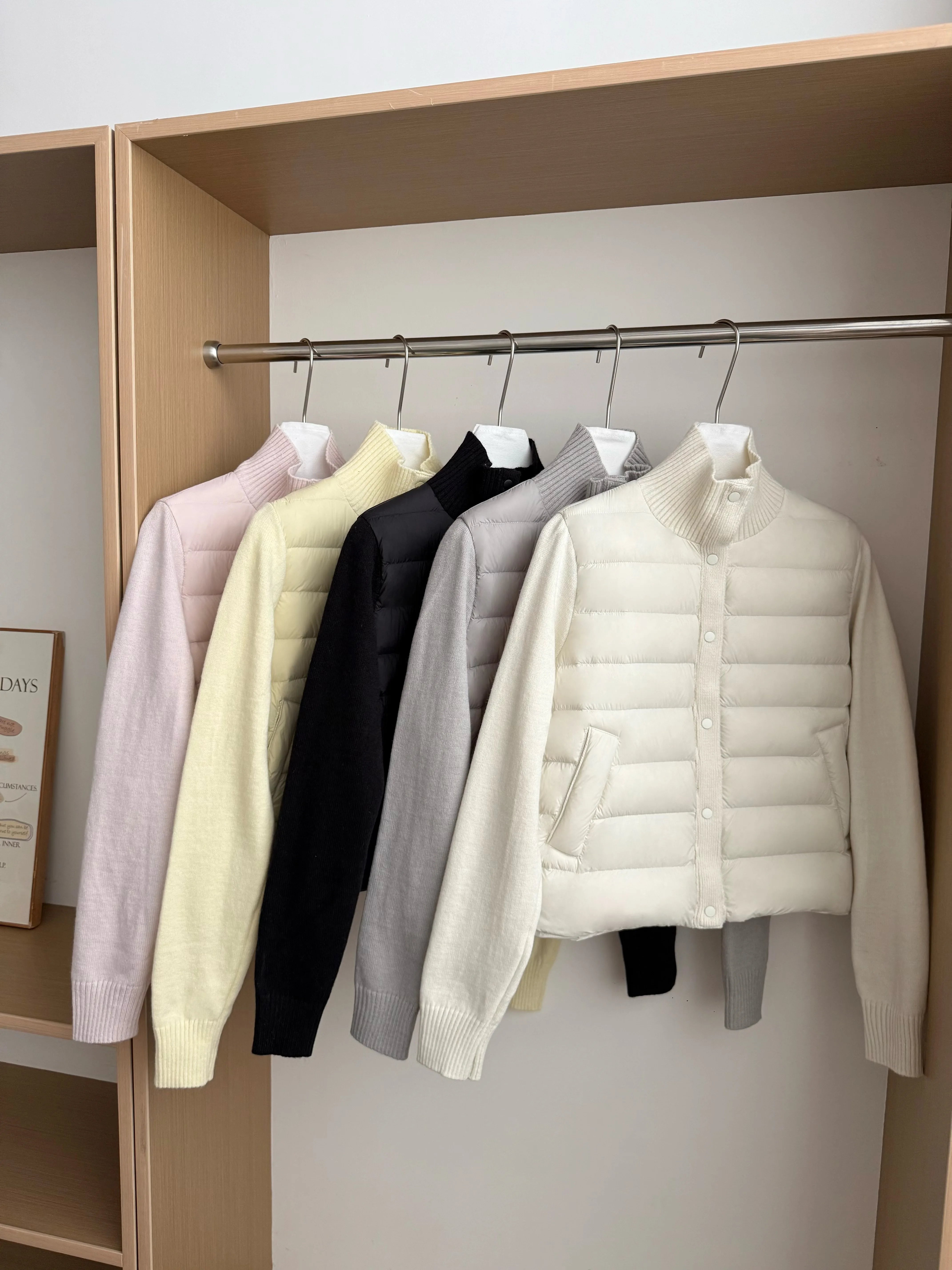 2025 Chaqueta de plumón de pato blanco de retales de punto de otoño e invierno para mujer, cálida manga larga