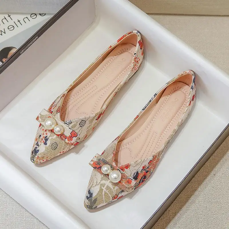 

Comfortable Soft Sole Pointed Toe Women Flats French Fashion Print for Summer Cheongsam Outfits Retro Style