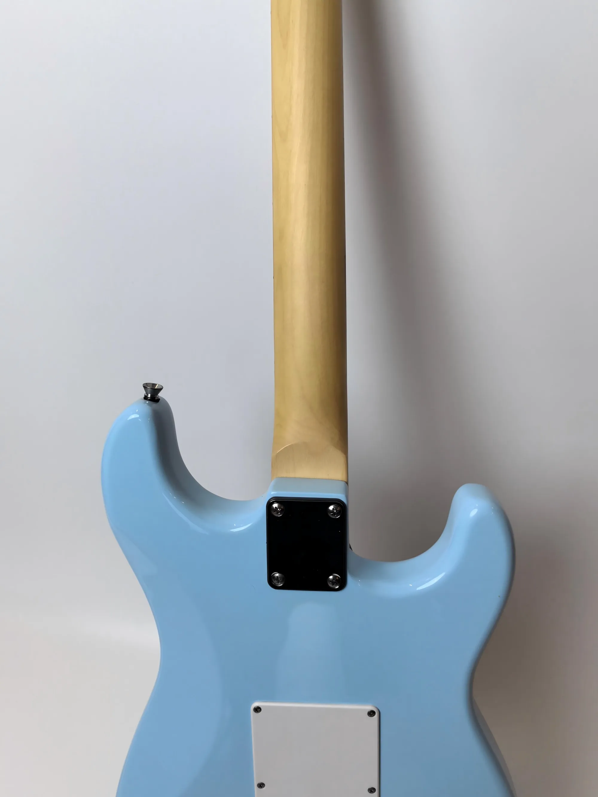 Factory directly selling, blue color, left hand 6 string Maple guitar head, sycamore electric guitar, customizable, in stock.