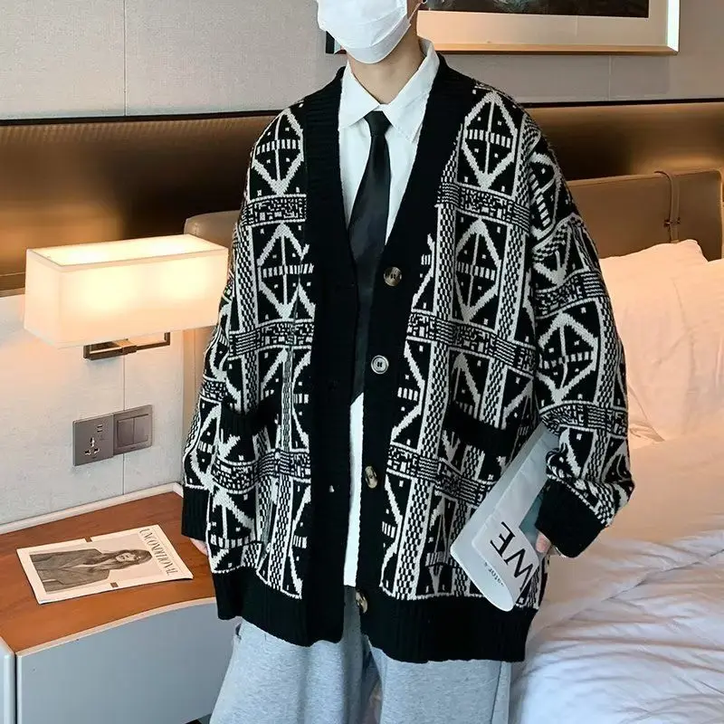 فضفاض V-Ne الرجال محبوك سترة سترة الخريف الشتاء عادية Sle اليابانية الرجعية العصرية العلامة التجارية Harajuku الرياح تريكو Jaet