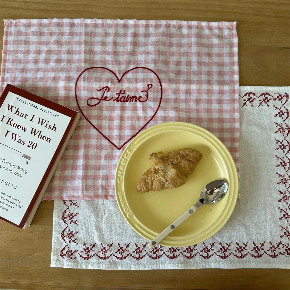 Home Decoration Square Heart Embroidered Placemats 30*40cm Delicate Table Mat Convenient Elegant Checkered Tablecloth Restaurant