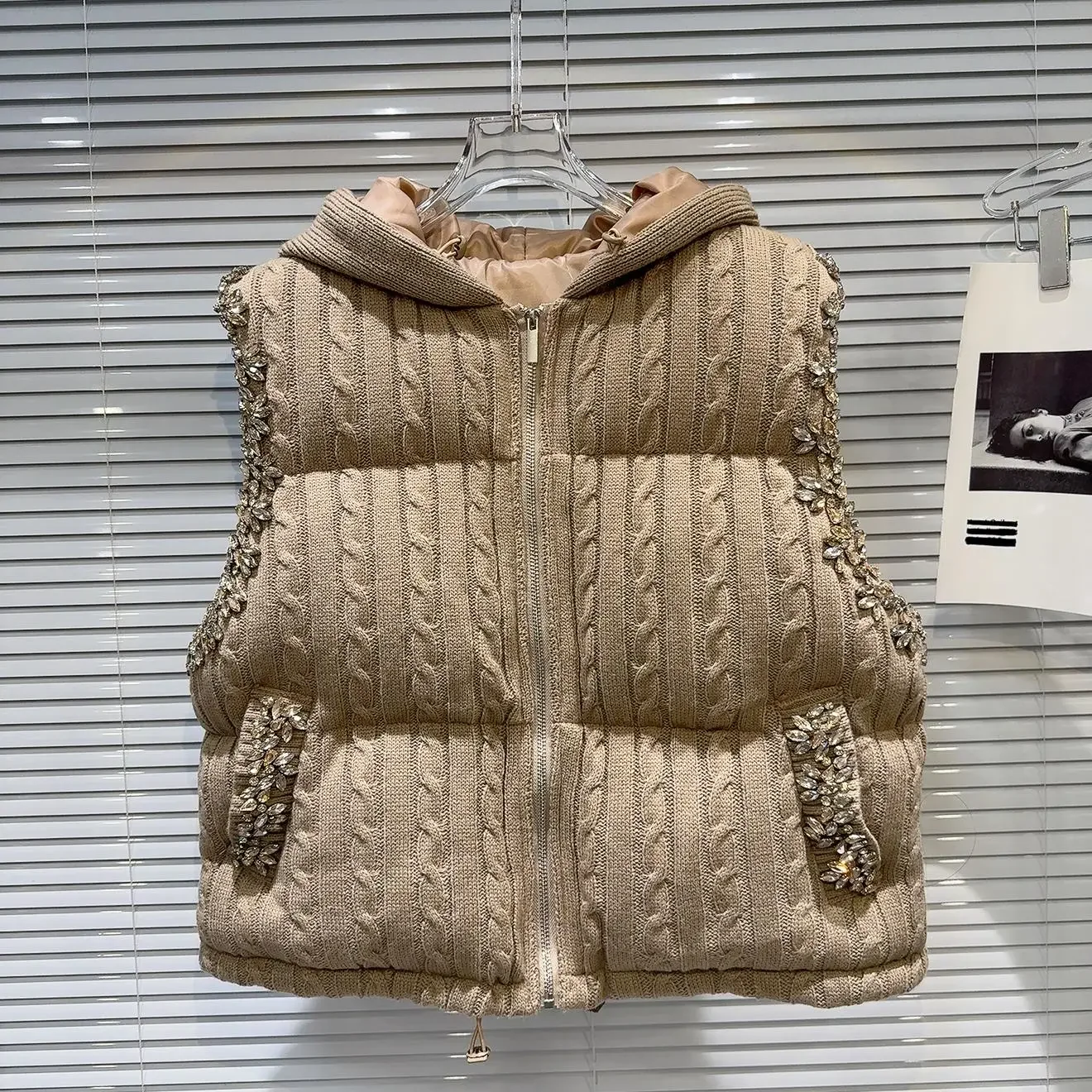 Fashion Lady Rhinestone Beads Sleeveless Wadded Jacket New Autumn Winter Hooded Knitted Vests Coat Diamonds Women Waistcoat