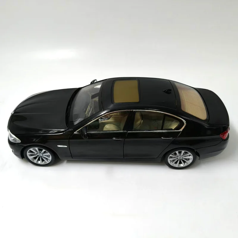 Welly GAT 1:18 BMW 5 Series 535i F10 F18 2010-2017 توقف نموذج سيارة لعبة مصنوعة من خليط معدني مع مجموعة أبواب مفتوحة هدية