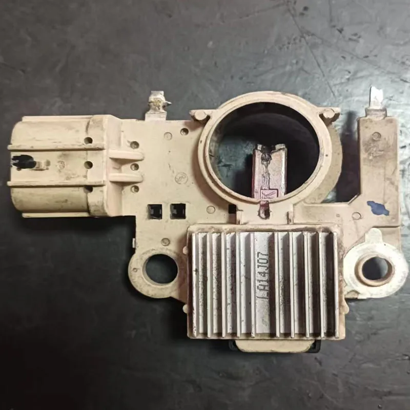 

Generator regulator For Baic Hyosow Dongfeng Sokon 3 pins
