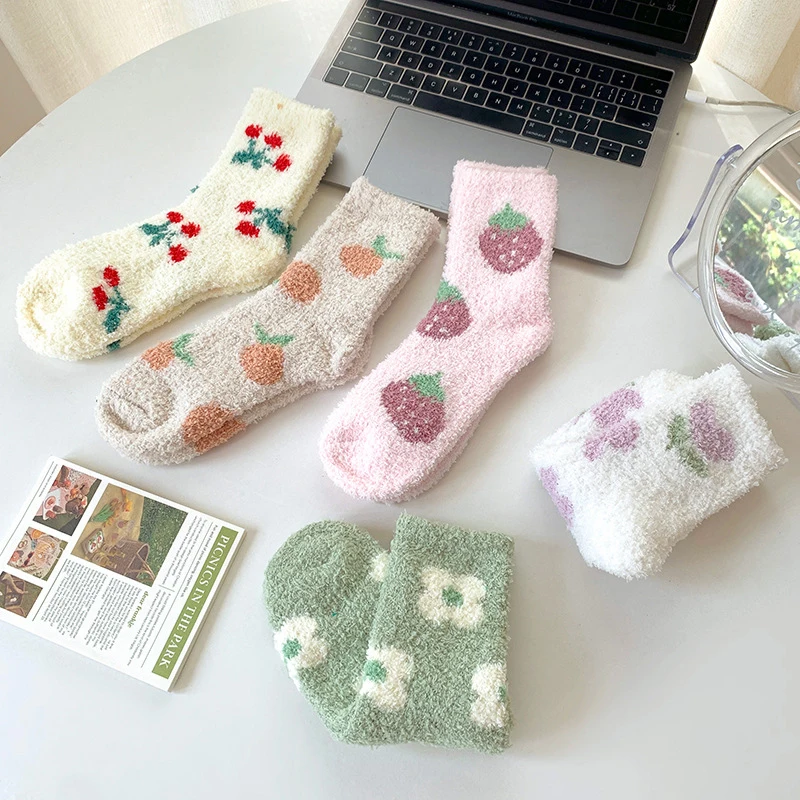 1 paar Kawaii Socken Für Frauen Schöne Verdicken Korallen Samt Mittelrohr Socken Süße Mädchen Weiche Warme Heraus Tragen Boden socken