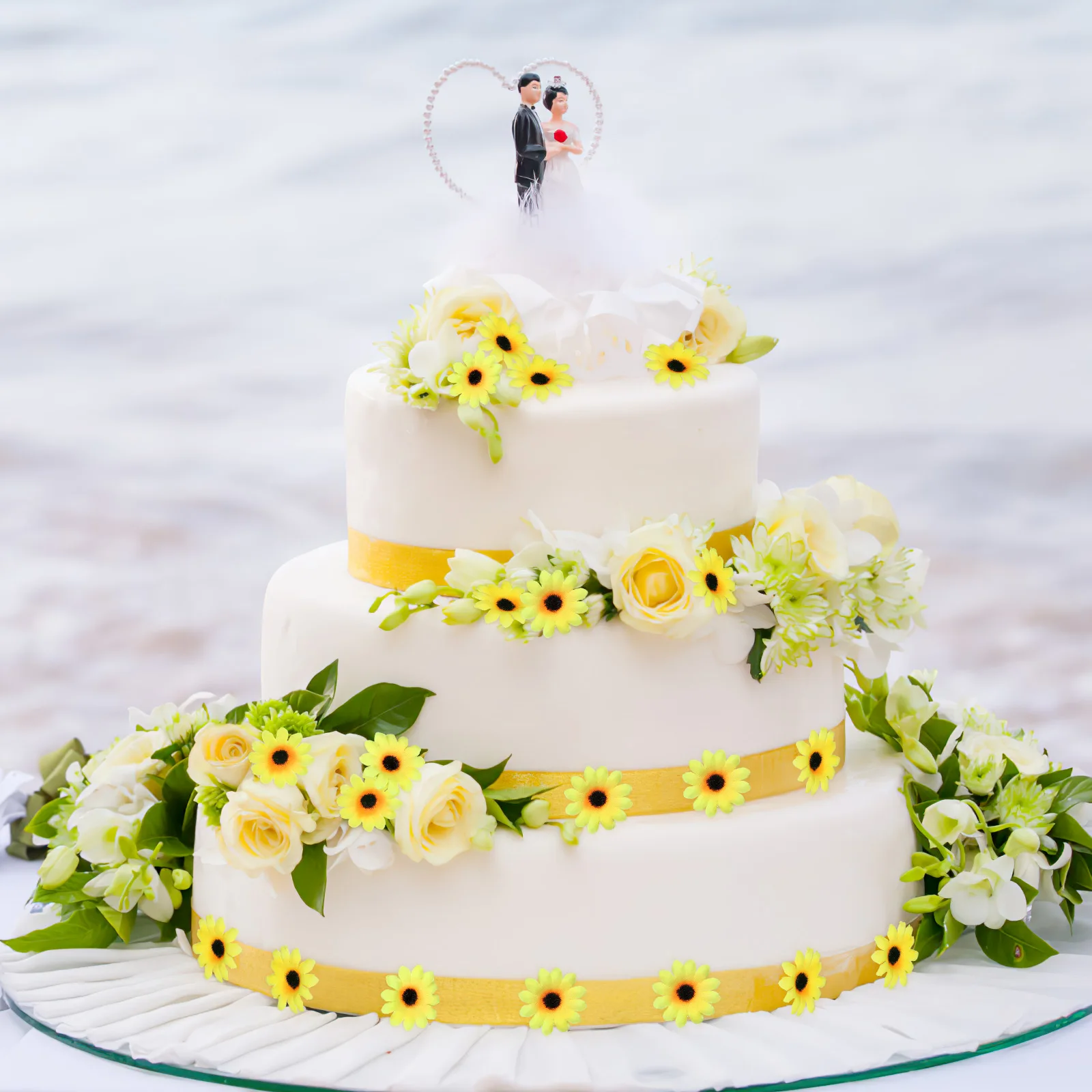 

100Pcs Artificial Sunflower Heads Yellow Realistic Synthetic Silk Polyester Plastic for Wedding Party Hair Clips Headbands Bows