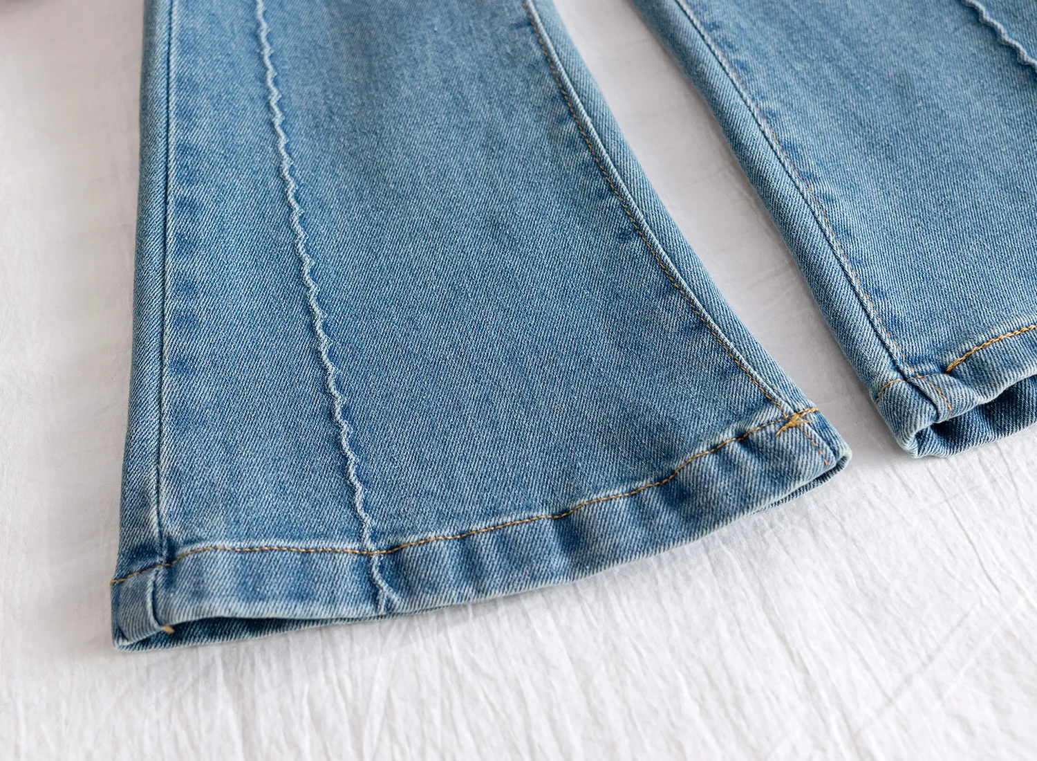 Lockere, ausgestellte Babyhose für Frühling und Herbst, dehnbare, lange Hose für Mädchen, weiche, lässige Jeanshose, trendige Hose für Schülerinnen, Kinder. – Detail 7