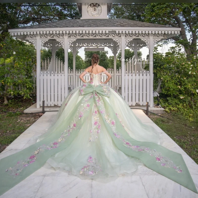 Abiti Quinceanera verde chiaro personalizzati con spalle scoperte Glitter applique fiore Ruffle Big Bow Vestido De 15 Quinceanera