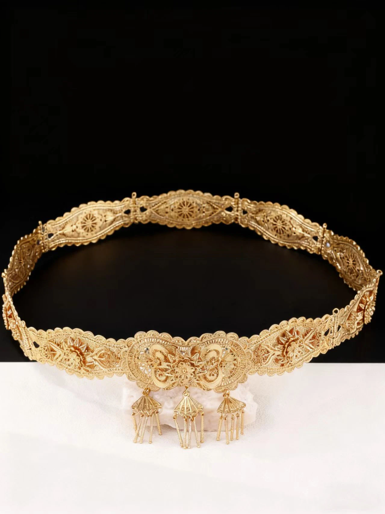 1 حزام رداء نسائي أنيق فاخر عصري بتصميم زهرة منحوتة ومطابقة مع شرابة معدنية لمجوهرات الزفاف للسيدات