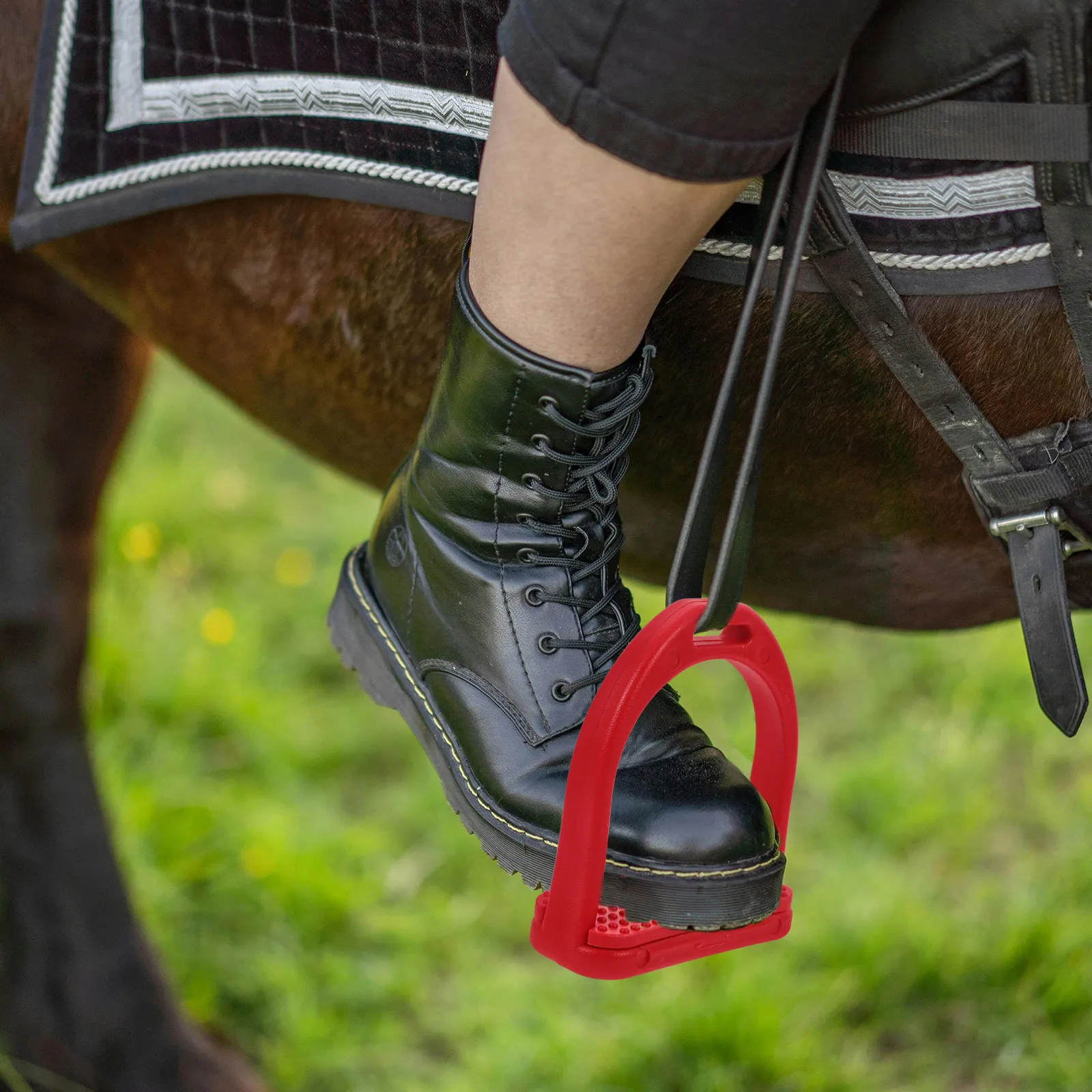 

1 Pair Western Stirrups Replacement Horse Riding Safety Accessory Lightweight Durable Pom English Riding Protection
