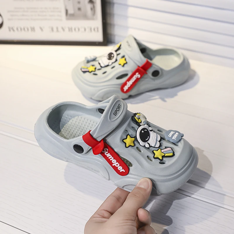 Children's Clogs for Indoor and Outdoor Use, Non-Slip, Comfortable, Closed-Toe Slippers, Casual Garden Shoes for Outdoor Wear