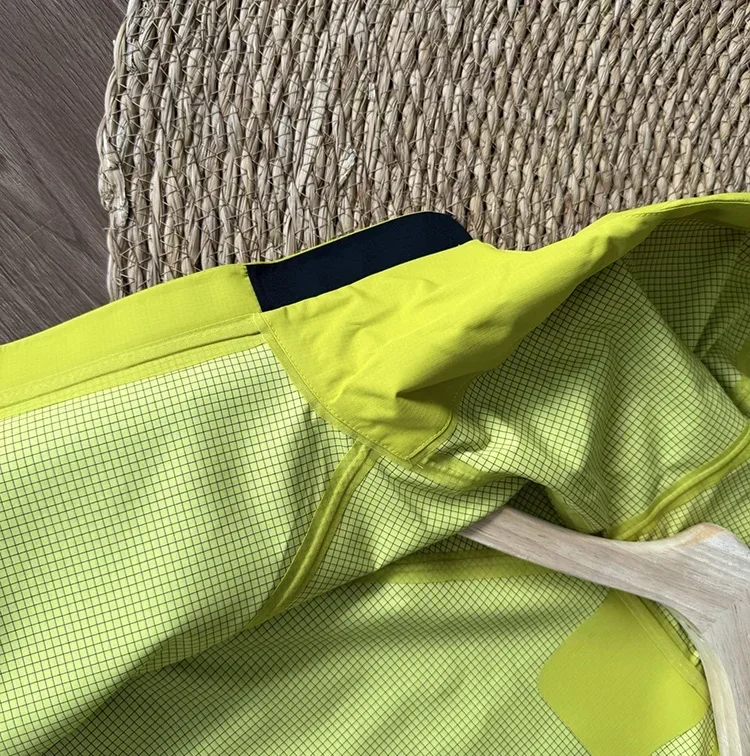 Unisex Windbreaker-Jacke mit Kapuze in Unifarbe – Leichte Reißverschluss-Oberbekleidung für Herbstfahrten und Outdoor-Aktivitäten – Detail 19