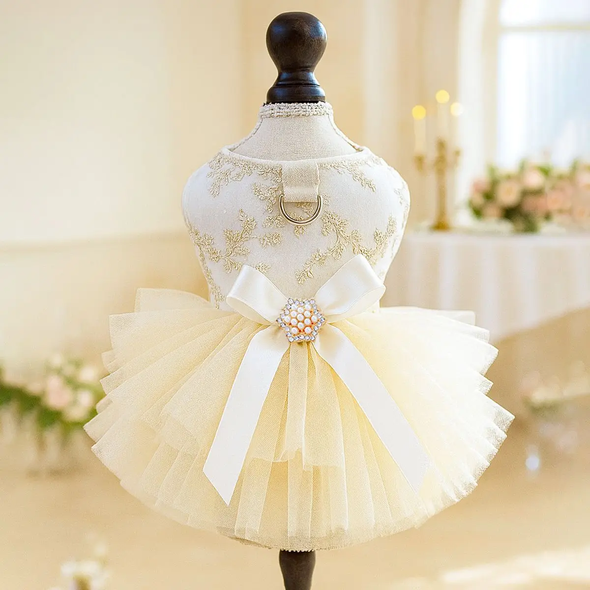Pet dog dog cat clothing clothing fluffy gauze skirt chest back high-end dress wedding dress  beautiful wedding dress