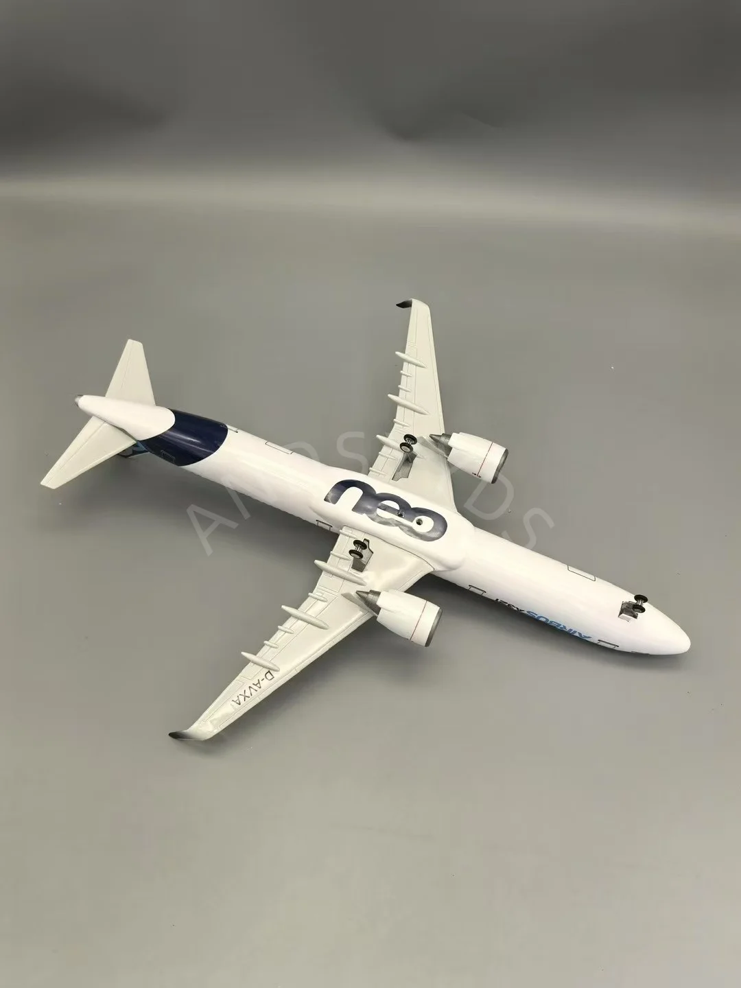Die-Cast Airplane 1/100 Scale 44.5CM A321 NEO Prototype Airlines Model LED Light & Wheel Landing Gear Resin Home Decor Book Nook