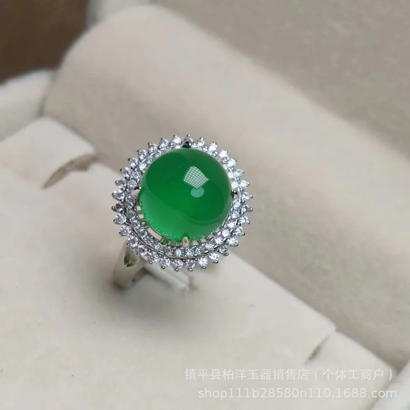 

Серебряное женское кольцо с инкрустацией из белого розового золота и зеленого халцедона