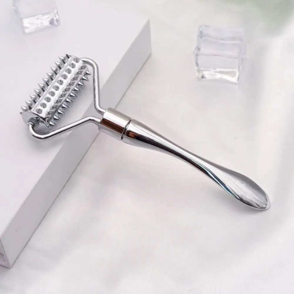 กัวซา ลดเลือนริ้วรอย ลูกกลิ้งนวดหน้า ผลิตจากโลหะผสมสังกะสี ช่วยกระชับผิวหน้า พร้อมที่ขูดมาส์ก  เครื่องมือดูแลผิวหน้า ลูกกลิ้งนวดปลายแหลม