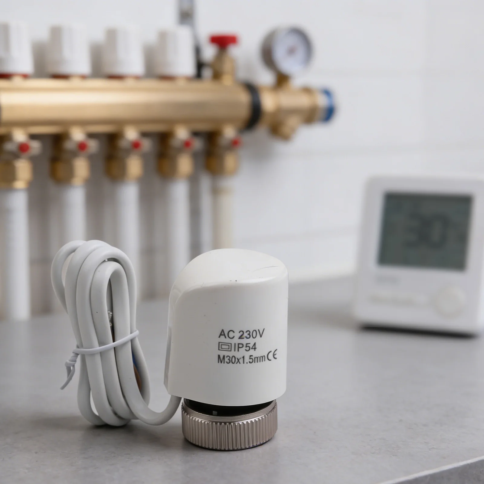 Programmable Heating System Radiator Valve Actuator M30*1.5mm Thread Size Normally Open Style Simple Installation Process