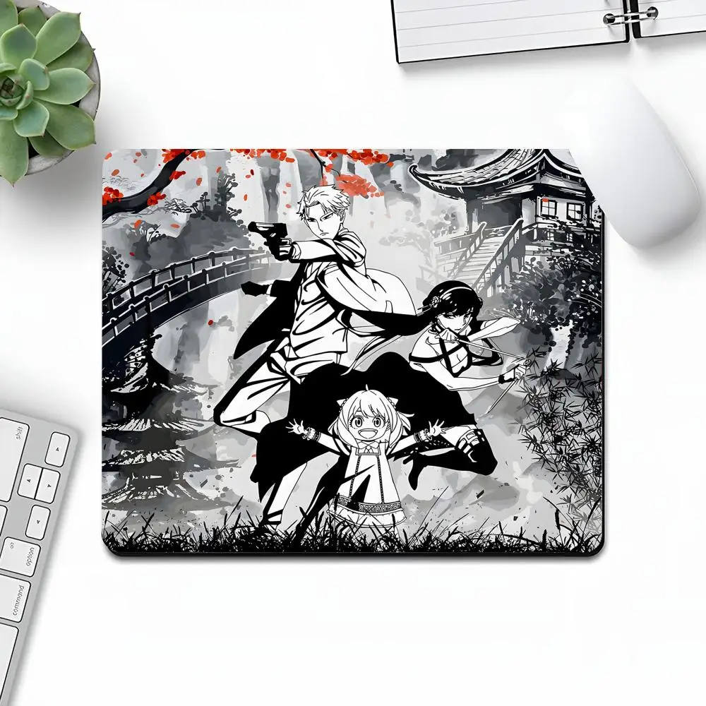 SPYxFAMILY Mouse Pad Art Gaming Gamer Small Rubber Locking Edge Large Computer manga MousePad Laptop Desk Pad