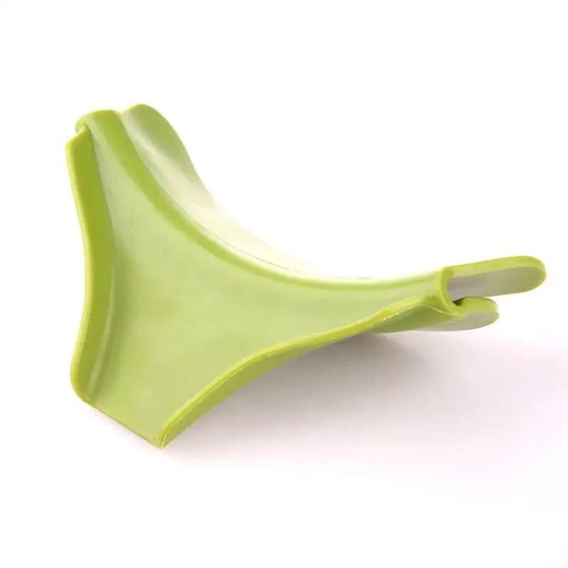 Silicone anti-spill soup funnel Kitchen gadget round pot diversion tool Creative anti-spill slide-in funnel soup pourer