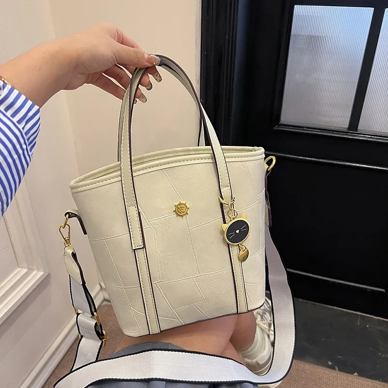 

2025 French Chic Bucket Bag Summer New Retro Shoulder Purse Minimalist Crossbody Bag Stylish Womens Tote