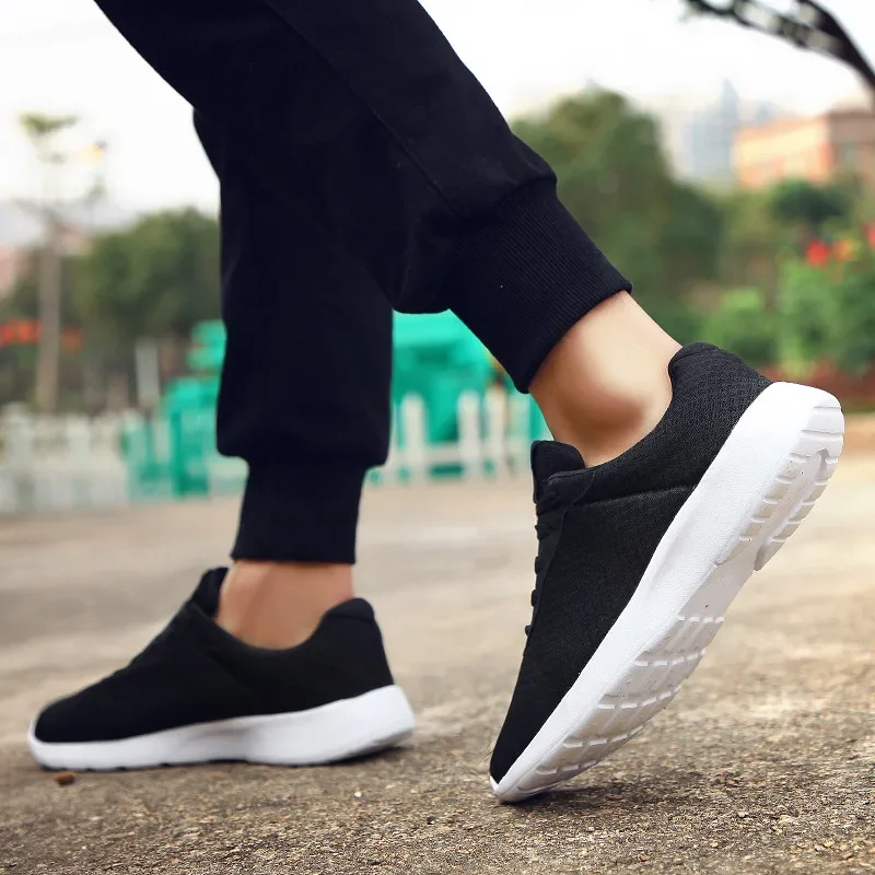 Hot Sale Men Running Shoes  Women Sneakers Outdoor Breathable Ultra Light Sport Shoes Plus Size Lace Up Men Footwear 35-47