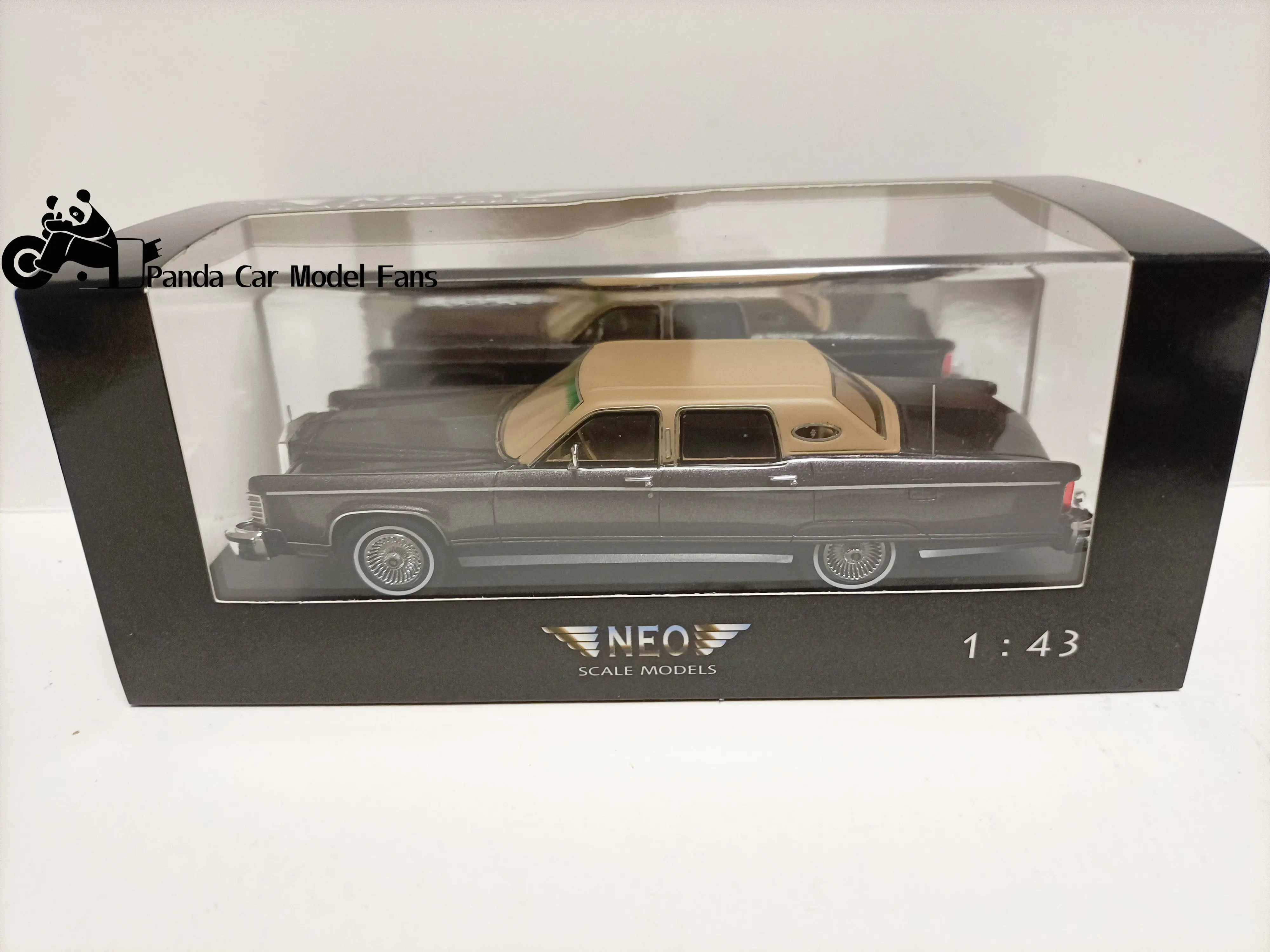 Neo 1/43 Lincoln Continental 4-door Limousine Model Lincoln Town Car 1982 Furniture Ornaments Collectibles Gifts resin