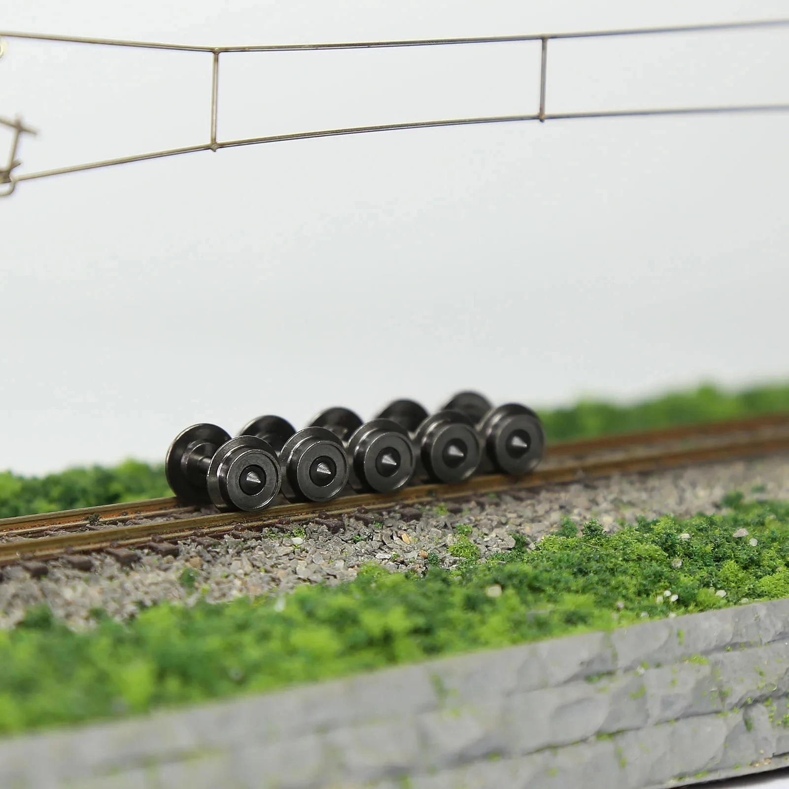 2Pcs Miniature Trains HO Scale 1:150 Metal Spoked Wheels Diy Railway Train Sand Table Scene Layout Diorama Accessories