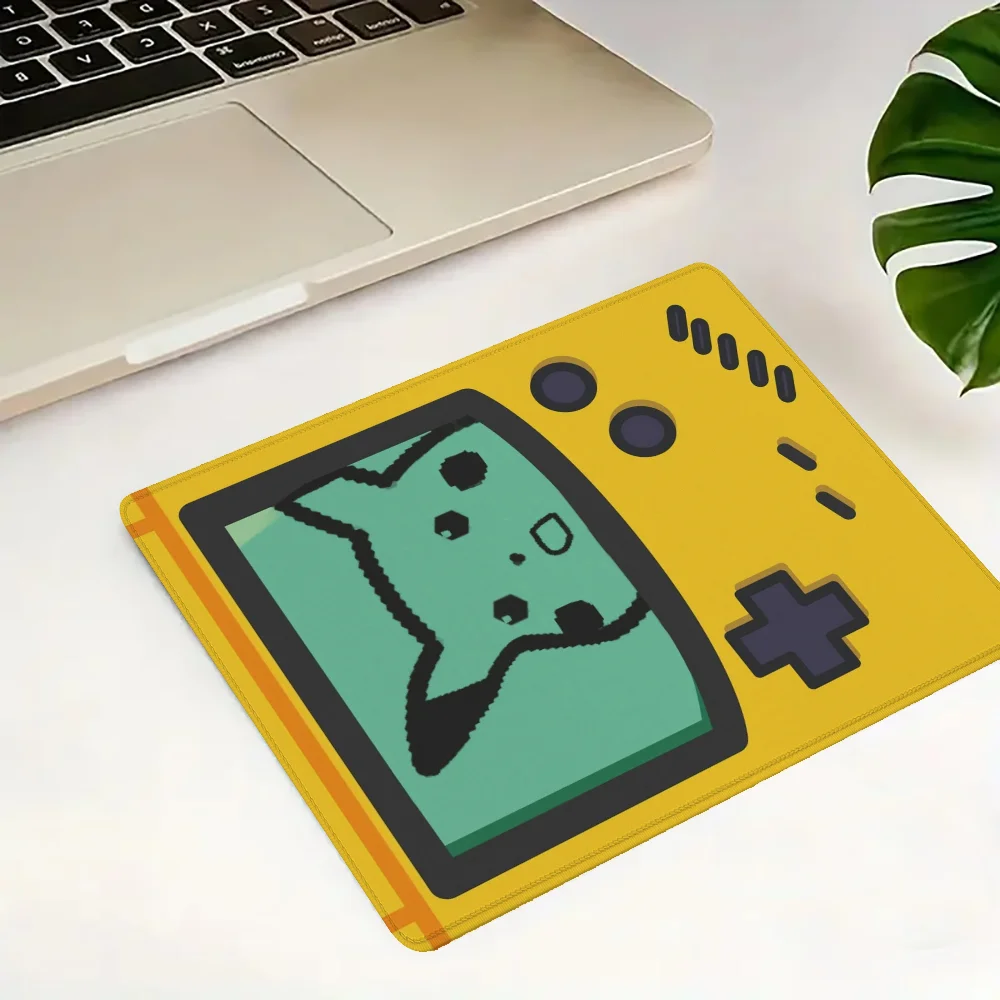 Pikachu petit tapis de souris société Kawaii mignon p-pokemon tapis de souris Anime anti-dérapant Pc Gamer fille tapis d'ordinateur en caoutchouc sur bord bureau