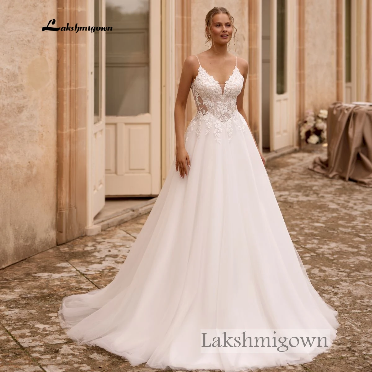 Lakshmigown Strandhochzeitskleider mit Perlen, Spitzenapplikationen, sexy Brautkleider aus Tüll im Boho-Stil, Spaghettiträger, nach Maß gefertigt – Detail 5