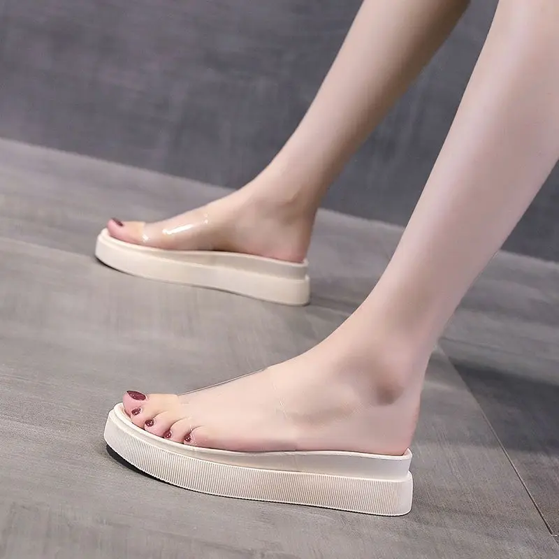 

Fashionable Transparent Women's Slippers Summer Outdoor Wear Jelly Flat Bottom Sandals Versatile Slip-On Flats Korean Style