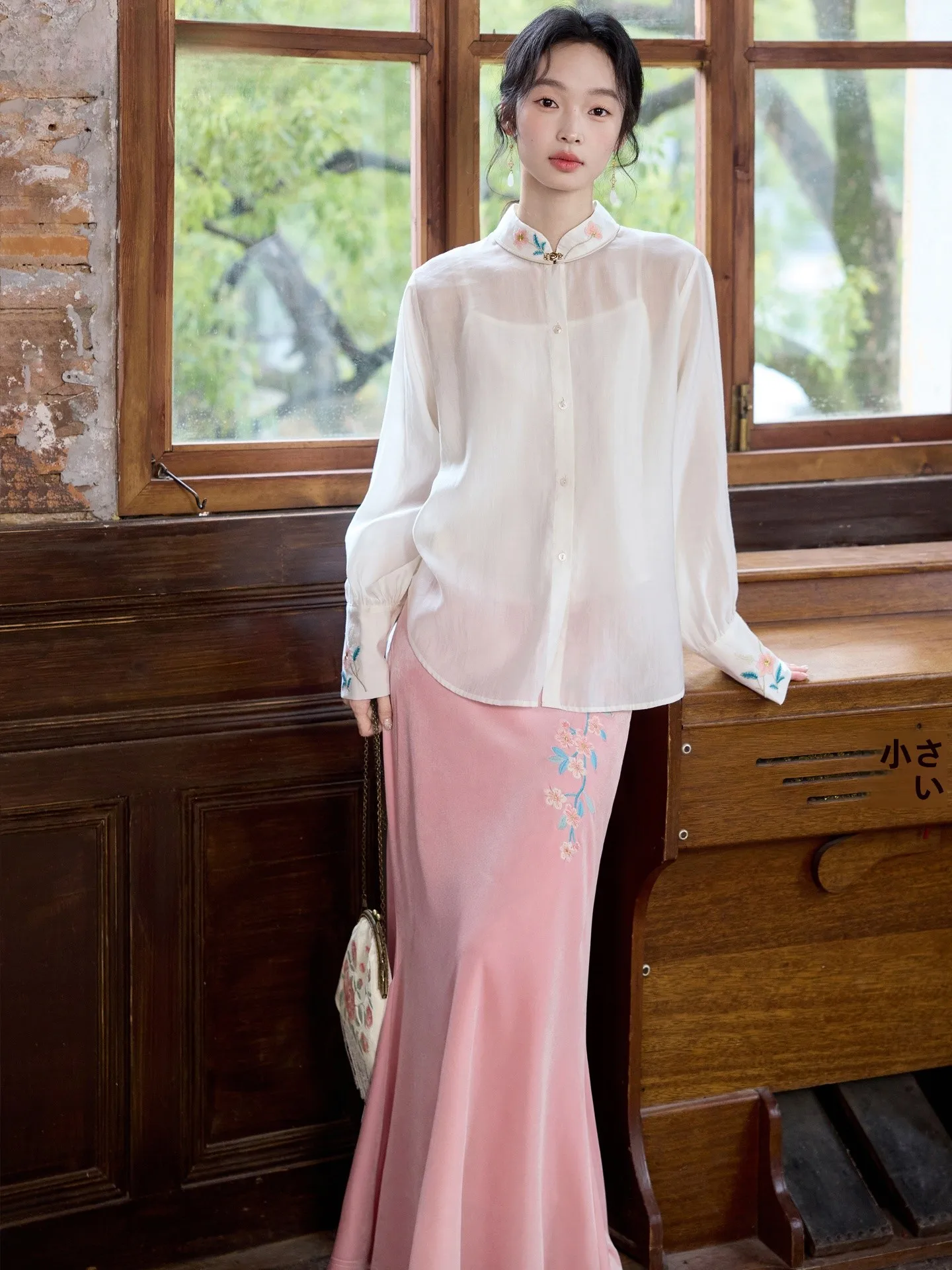 

Новая вышитая юбка в китайском стиле с дизайном «рыбий хвост» и мотивом «ласточки», оригинальная национальная модная юбка, стройнящая фигуру.